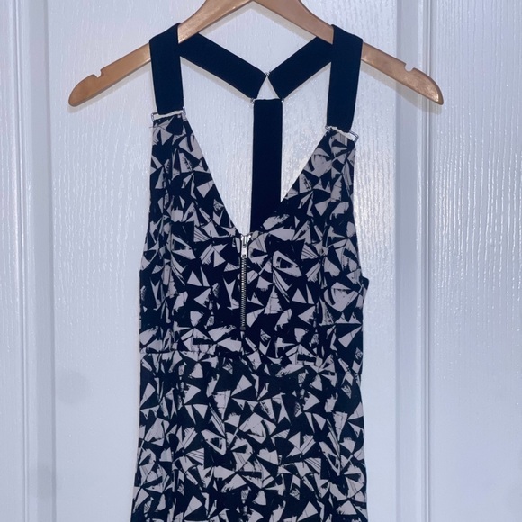 A.L.C. Patti Fan Printed Silk V-Neck Sleeveless Maxi Black White Geometric Sz 4 - Picture 3 of 9